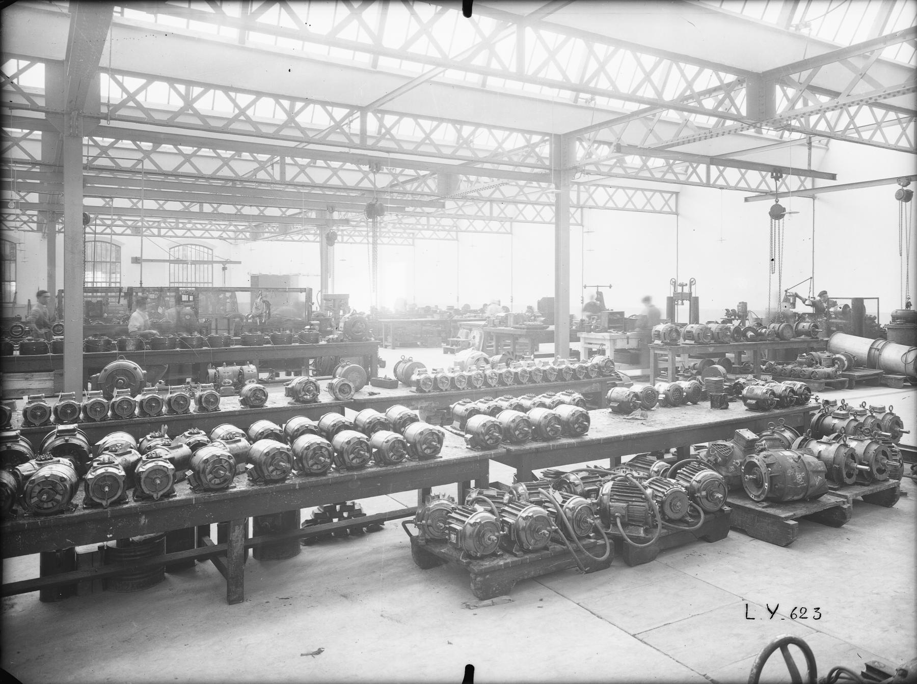 Ligne Maginot - SCHNEIDER-WESTINGHOUSE (SW) - Matériel électrique SW - Schneider-Westinghouse 
L'atelier de fabrication des moteurs électriques 