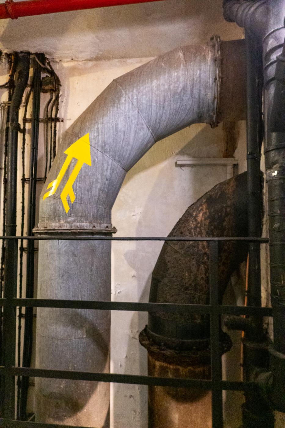 Ligne Maginot - SCHOENENBOURG - (Ouvrage d'artillerie) - Entrée des hommes
Gaines d'aération dans le puits du bloc