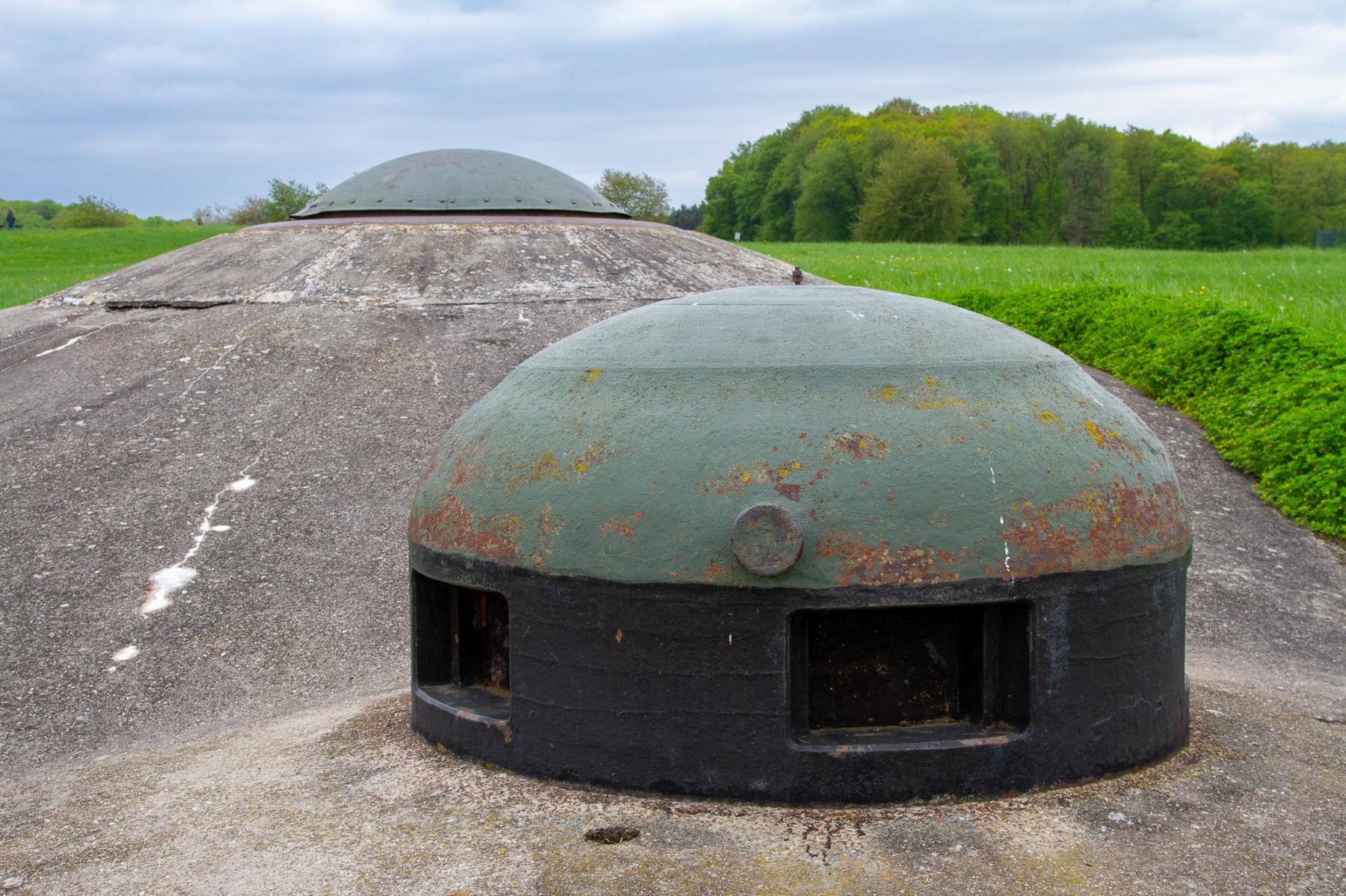Ligne Maginot - SCHOENENBOURG - (Ouvrage d'artillerie) - Bloc 2
Cloche GFM dominée par la tourelle de mitrailleuses 