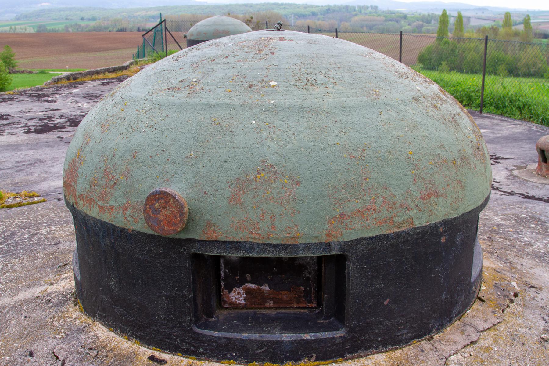 Ligne Maginot - SCHOENENBOURG - (Ouvrage d'artillerie) - Bloc 1
Deux cloches GFM dominent le bloc