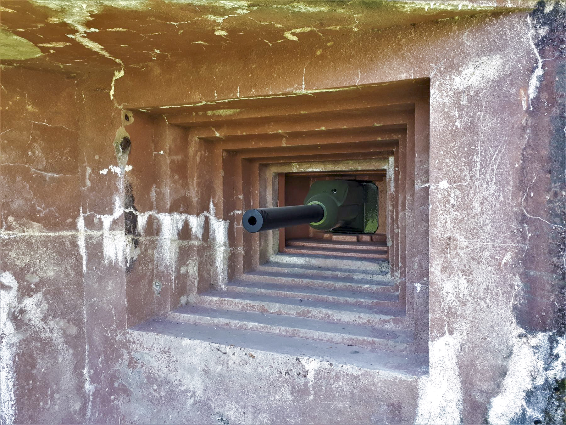 Ligne Maginot - 16/3 - KILSTETT - (Casemate d'infanterie - Double) - Chambre de tir nord
Créneau canon de 47 et JM