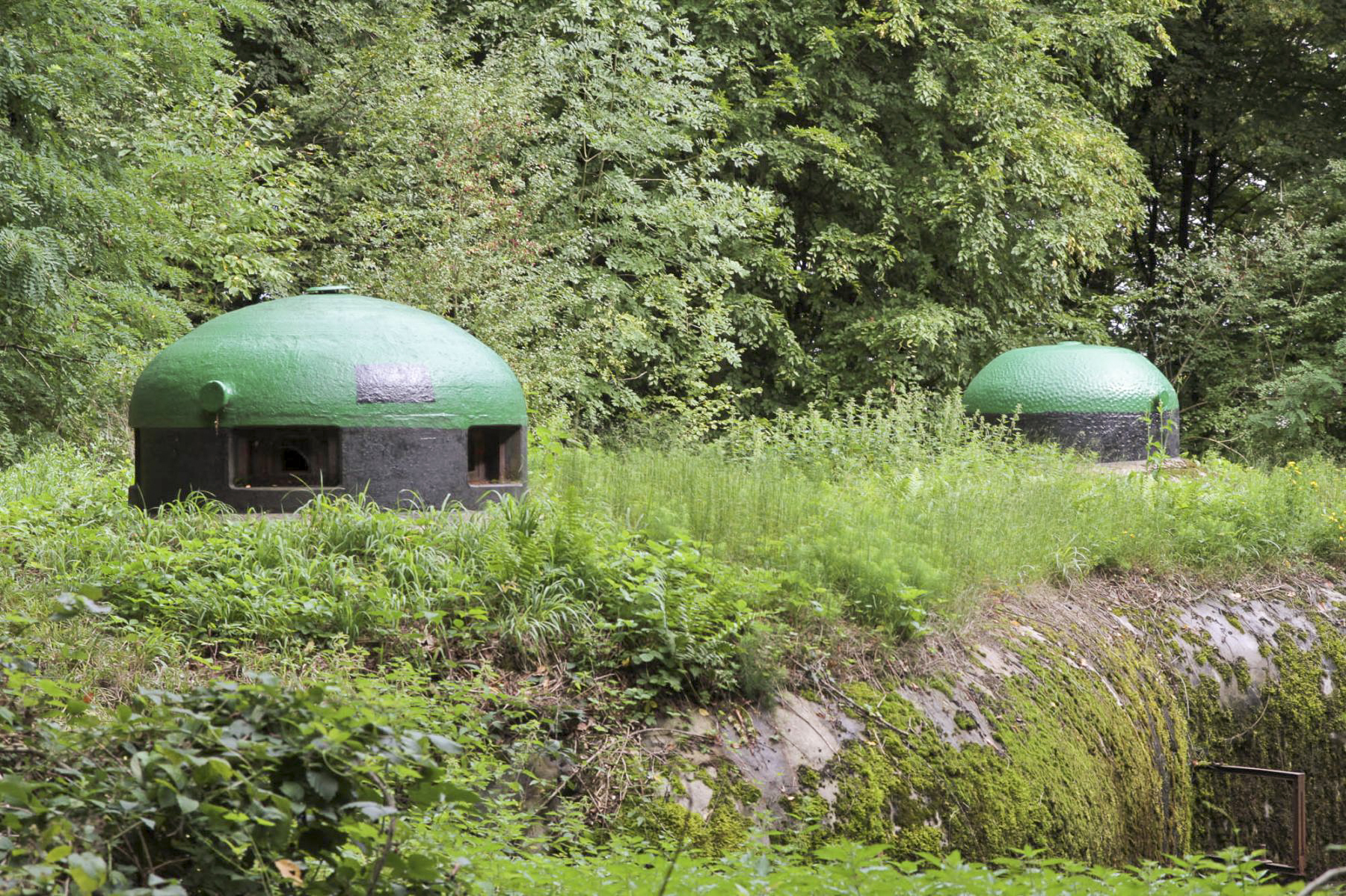 Ligne Maginot - BOUSSE - A24 - (Ouvrage d'infanterie) - Bloc 2
Les deux cloches GFM dominent le bloc