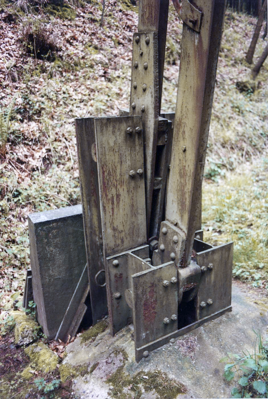 Ligne Maginot - 136 - (Barrage de Route) - La barrière remise en place au Simserhof
Détail mécanisme pivot et contrepoids