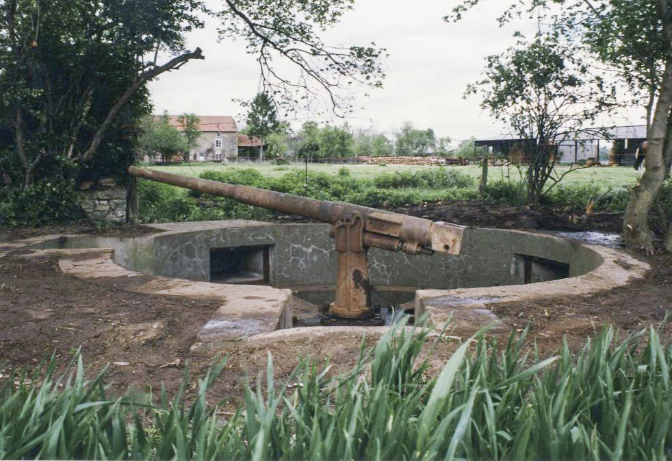 Ligne Maginot - Cuve pour canon Bc3 - Brecklange - Cuve bétonnée pour canon de 65 mle 1902 utilisé en arme antichar
Les deux niches à munitions sont visibles sur cette photo