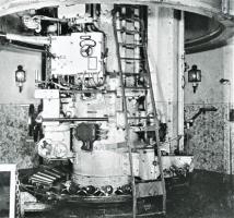 Ligne Maginot - HACKENBERG - A19 - (Ouvrage d'artillerie) - Bloc 10 - la tourelle de mortiers de 81 mm
Vue de l'étage inférieur; la tourelle est  éclipsée (position basse)
