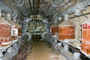 Ligne Maginot - MOLVANGE - A9 - (Ouvrage d'artillerie) - Entrée des hommes
Salle des filtres au pied du bloc