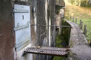 Ligne Maginot - BOIS DE CATTENOM - X14 - (Abri) - Entrée gauche
Passerelle escamotable en place au-dessus du fossé diamant