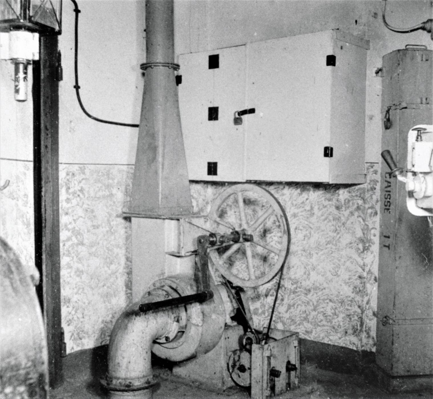 Ligne Maginot - HACKENBERG - A19 - (Ouvrage d'artillerie) - Bloc 10 - Tourelle de mortiers de 81 mm
Ventilateur de la tourelle