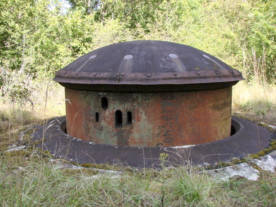 Ligne Maginot - Ouvrage d'artillerie du BILLIG - Bloc 2
La tourelle de mitrailleuses.