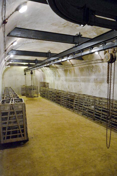 Ligne Maginot - GALGENBERG - A15 - (Ouvrage d'artillerie) - Magasin M1
Alvéole à munition. Les casiers sont destinés aux munitions de 135 mm.