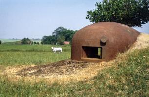 Ligne Maginot - FERME CHAPPY - A1 - (Ouvrage d'infanterie) - Bloc 2
Cloche GFM
A l'arrière plan le bloc 1