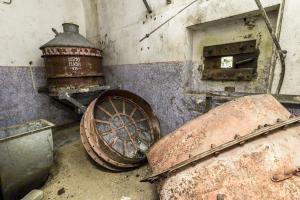 Ligne Maginot - MONT DES WELCHES - X25 - (Abri) - Restes de l'installation de filtrage de l'air.
Visiblement sans intérêt pour les récupérateurs de métaux , ces éléments font partie des seuls restant encore sur place