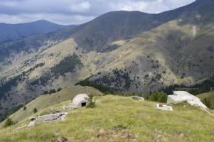 Ligne Maginot - COL DE RAUS (CR) - (AVANT POSTE) - (Ouvrage d'infanterie) - Cuve C3 (gauche), abri A2, cuve C2, citerne X1, Bloc 1 (droite)