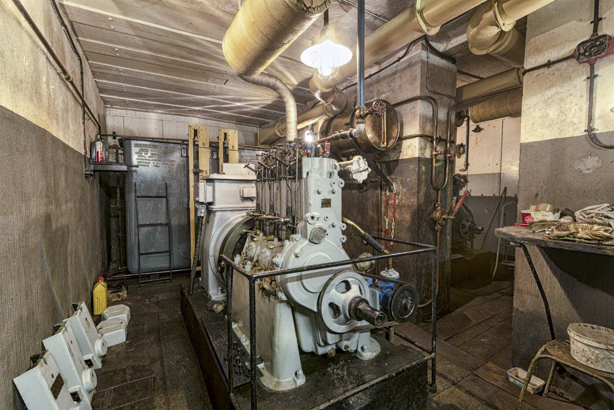 Ligne Maginot - SENTZICH - A16 - (Ouvrage d'infanterie) - L'usine électrique, le jour de notre visite une maintenance du moteur (BAUDOUIN DB3) était en cours