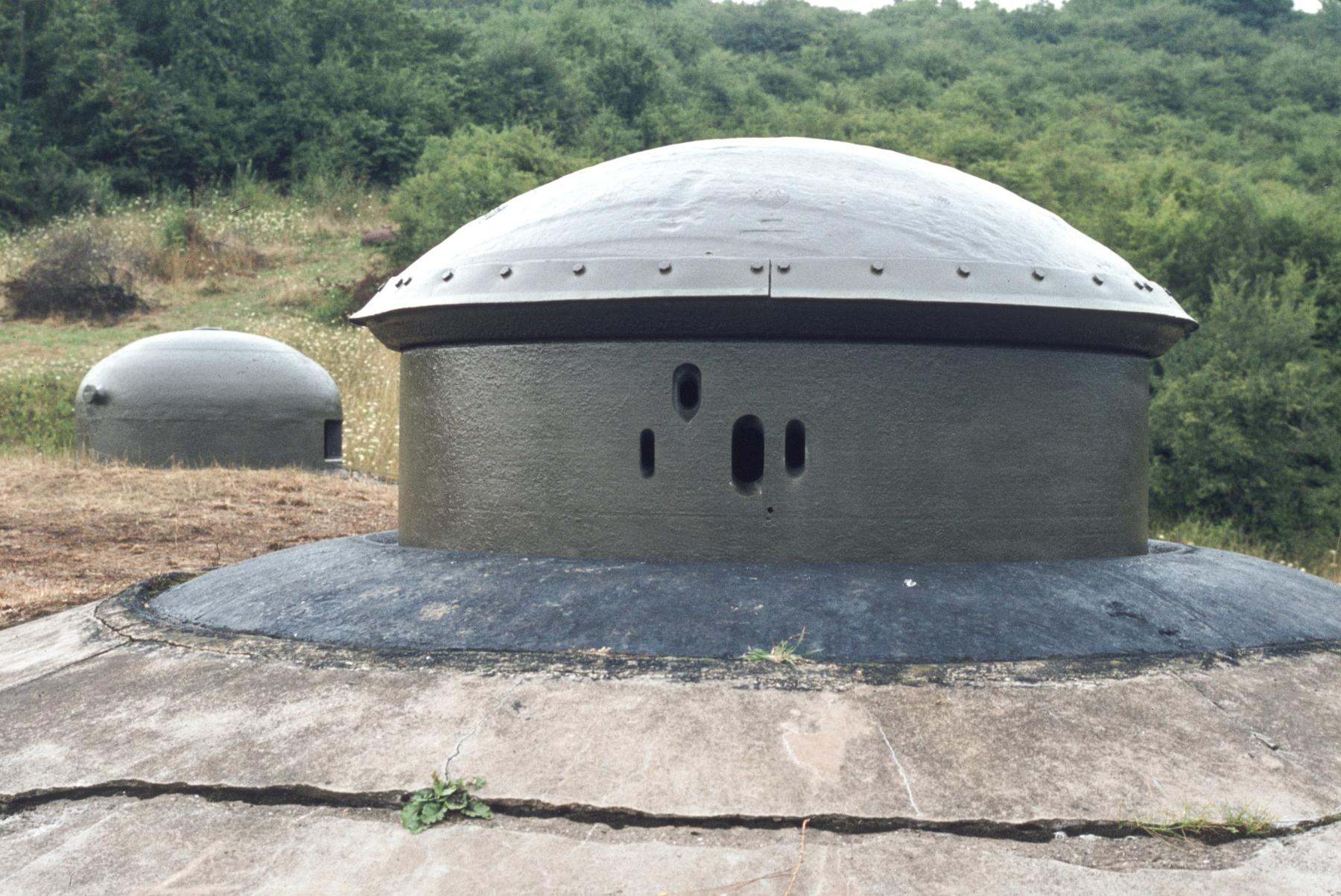 Ligne Maginot - SENTZICH - A16 - (Ouvrage d'infanterie) - La tourelle de mitrailleuses et la cloche GFM