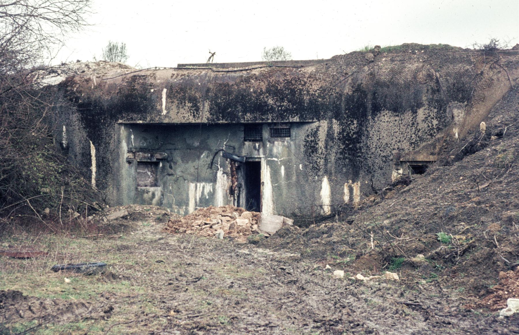 Ligne Maginot - ROUTE DU LUXEMBOURG - X9 - (Abri) - L'entrée gauche