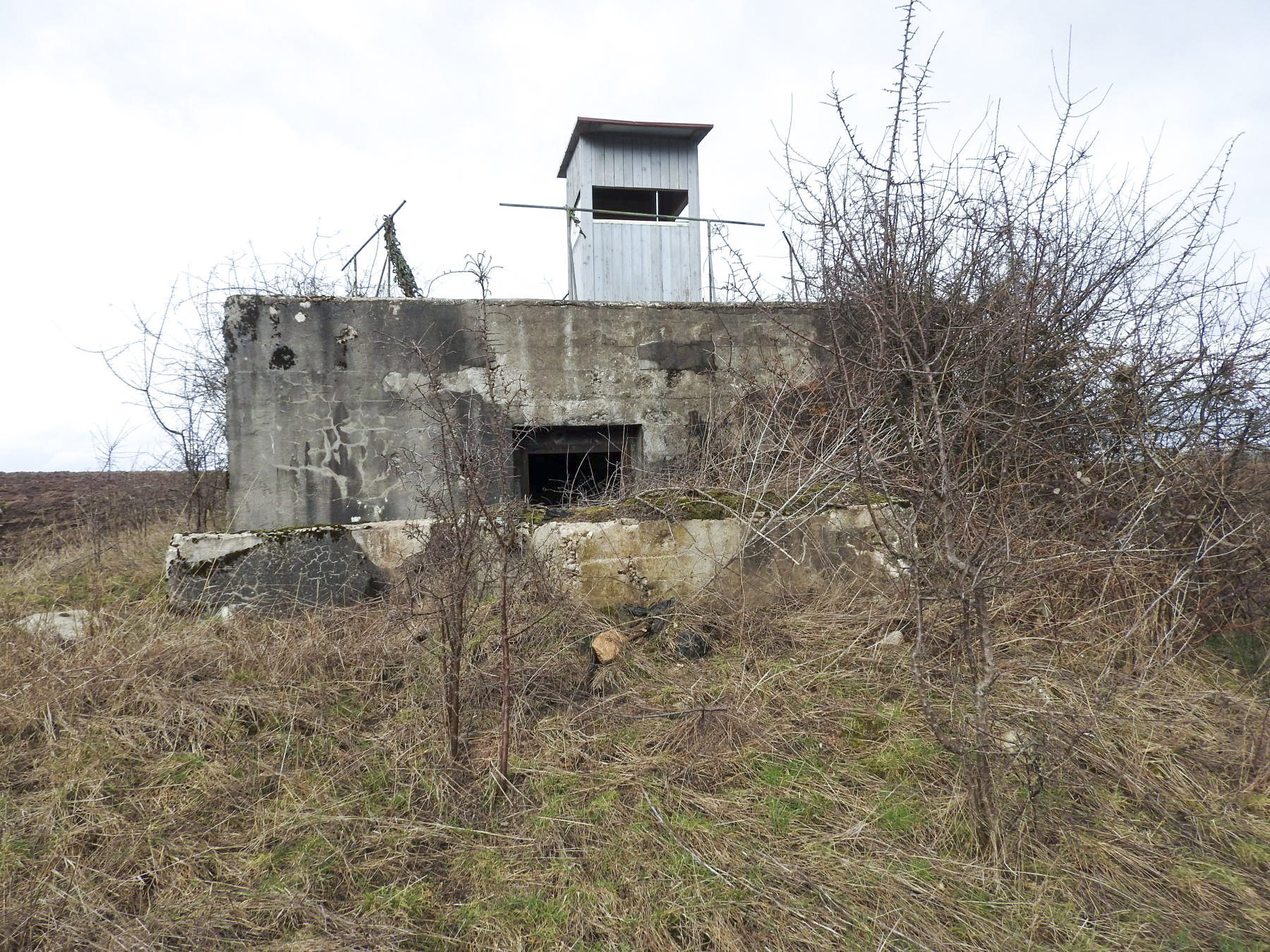 Ligne Maginot - VALETTE SUD OUEST - (Blockhaus pour arme infanterie) - La façade avec l'entrée du blockhaus.