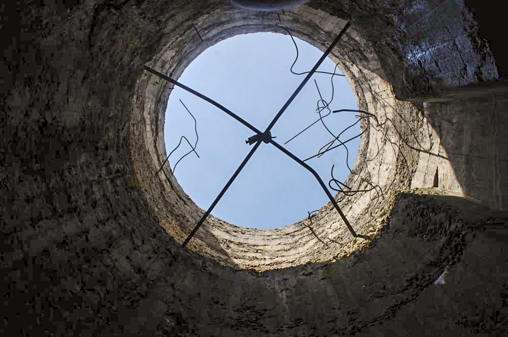 Ligne Maginot - CEZF-217 - BELLE FONTAINE - (Blockhaus lourd type STG / STG-FCR - Simple) - Le trou béant de la cloche offrant une vue imprenable sur le ciel...