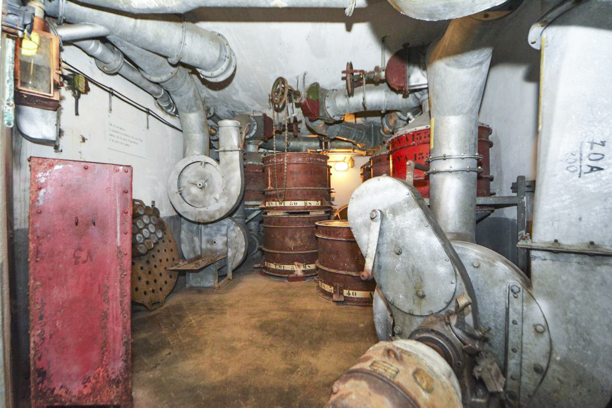 Ligne Maginot - Ouvrage de la FERTE - Bloc 1
Salle de neutralisation du bloc
Ventilateur type C1 à droite de la photo