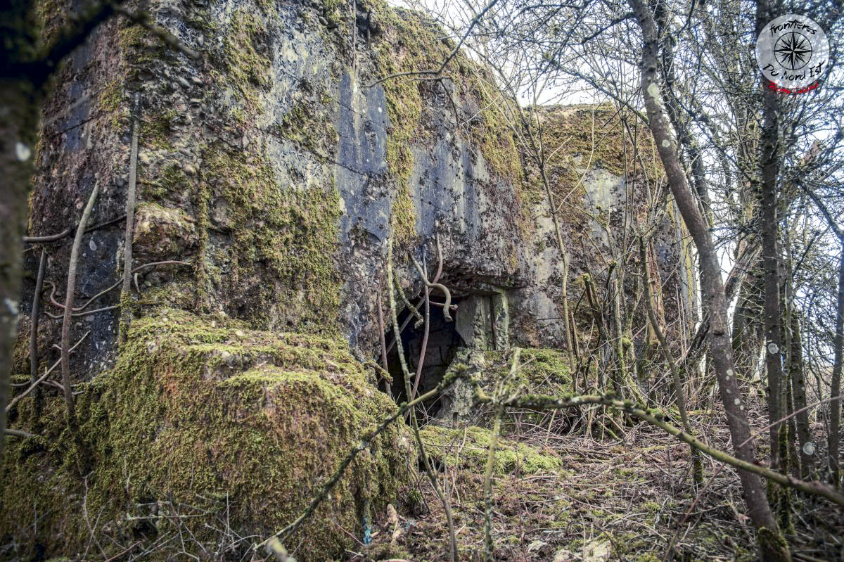 Ligne Maginot - LAUMONT - (Blockhaus pour canon) - Le créneau endommagé 