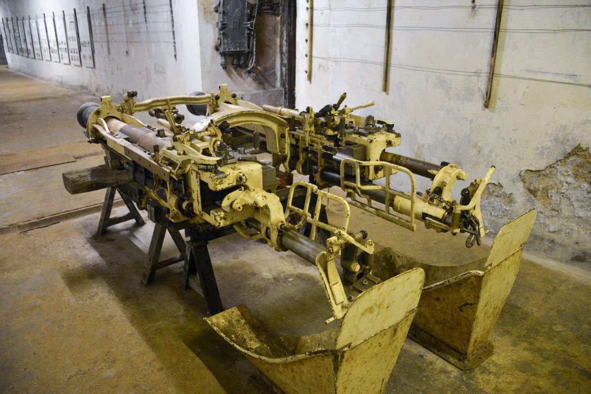 Ligne Maginot - Canons de 75 mle 33 pour tourelle - Jumelage de pièces de 75 mle 33 désigné au montage dans la tourelle de 75 33.
Vue de l'ensemble