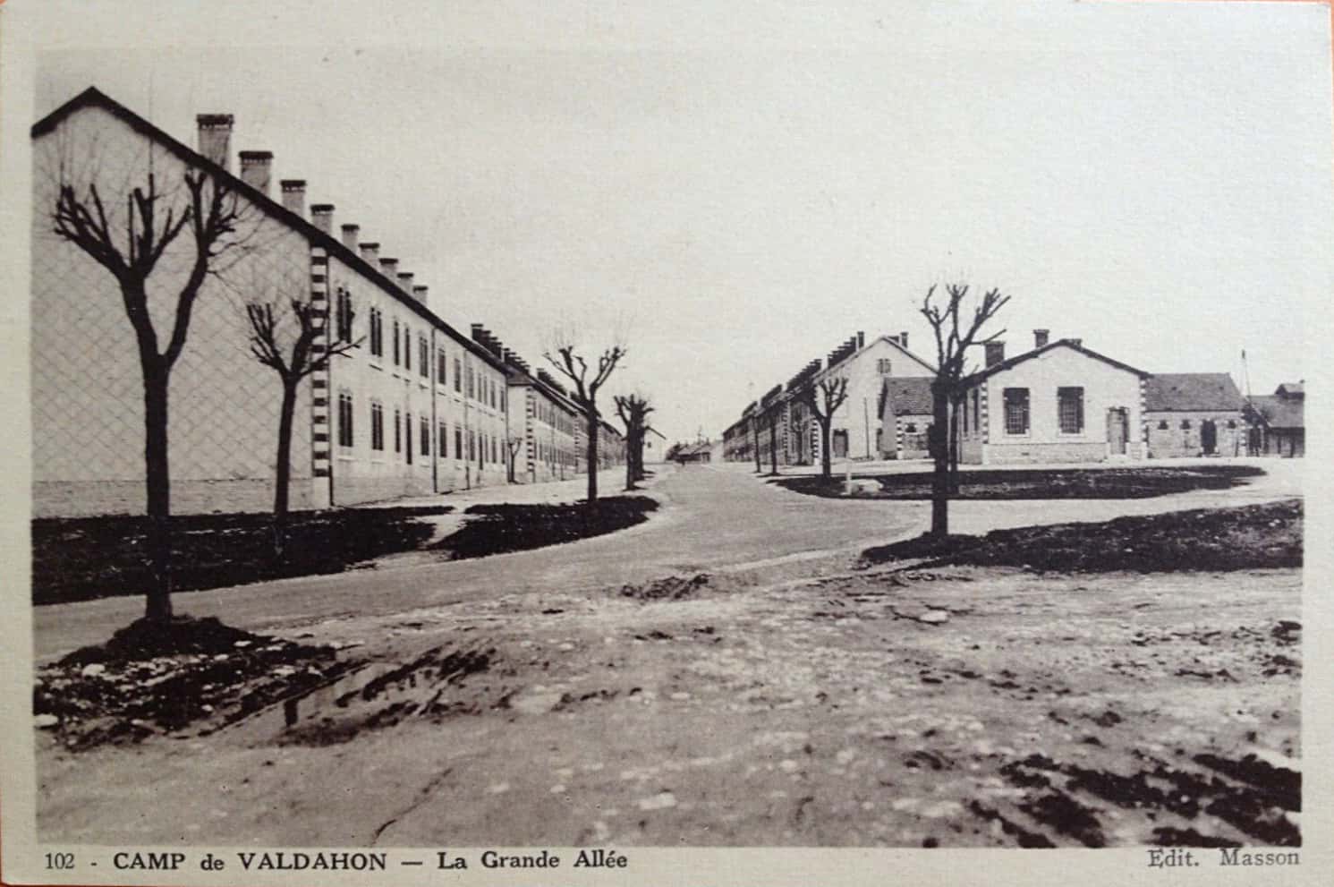 Ligne Maginot - VALDAHON - (Camp de sureté) - La grande allée
Carte postale