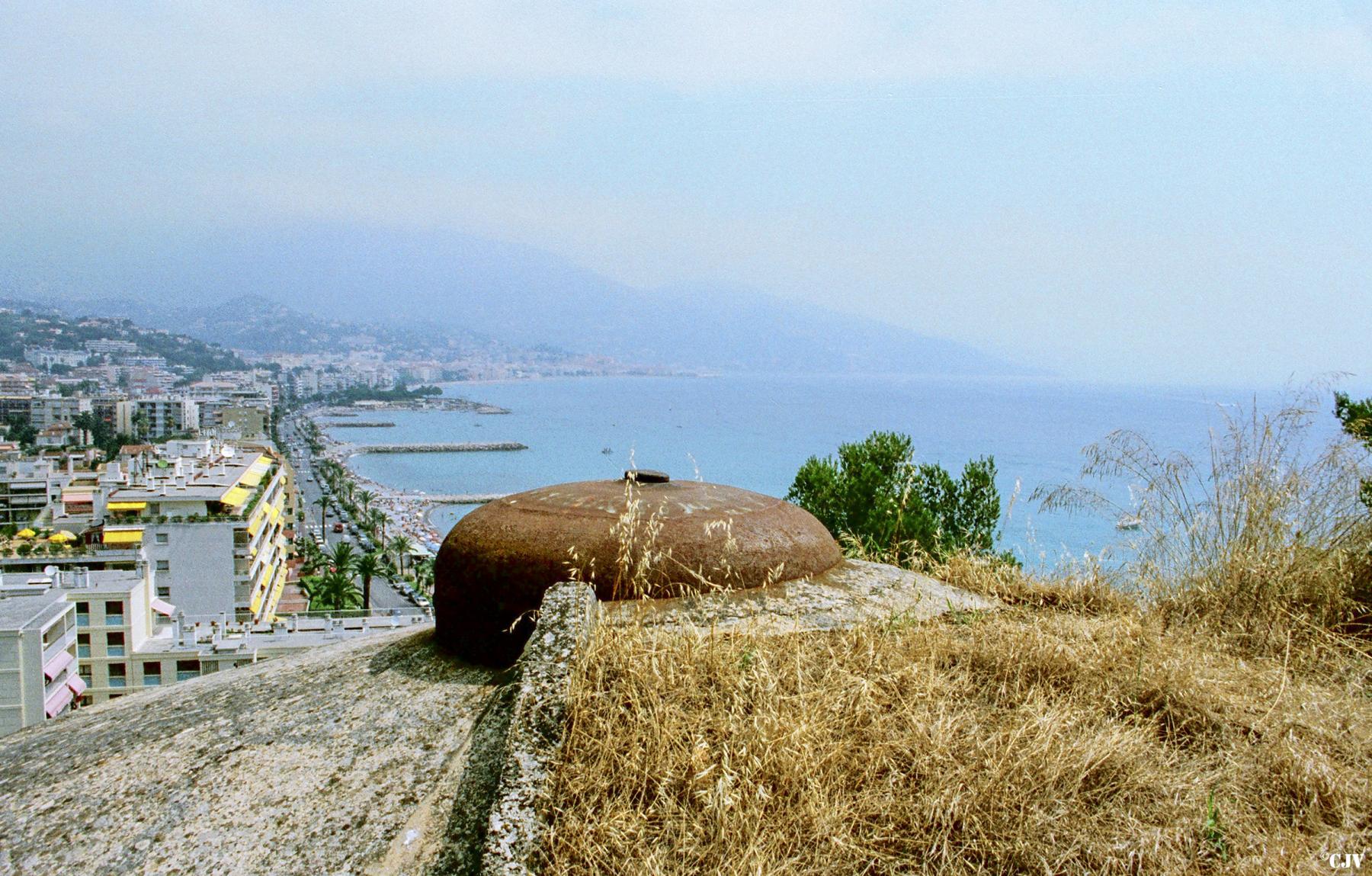 Ligne Maginot - CAP MARTIN - (Ouvrage d'artillerie) - Bloc 2
La frontière vue depuis la cloche VDP