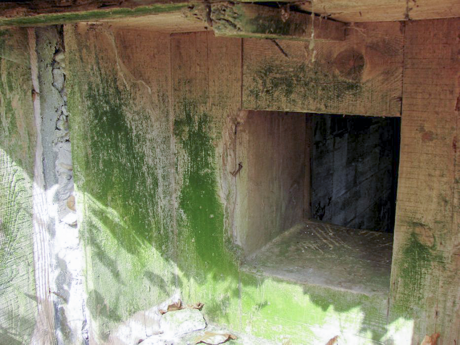 Ligne Maginot - CB150 - HASDORFEROD NORD - (Blockhaus pour arme infanterie) - Notez la présence des planches de coffrage.