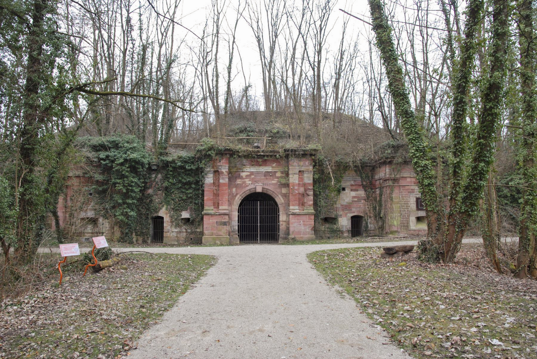 Ligne Maginot - FORT UHRICH (237°RI) - (PC) - La façade de l'entrée principale