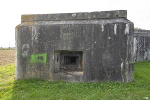 Ligne Maginot - B448 - QUATRE CHASSES (PDS) - (Abri actif) - Créneau avec cartouche en dessus