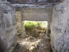 Ligne Maginot - A58 - JENLAIN OUEST - (Blockhaus pour canon) - L'entrée pour canon, à gauche l'entrée des hommes