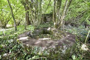 Ligne Maginot - BOIS D'ELESMES CENTRE - (Cuve pour arme d'infanterie) - L'emplacement de la tourelle démontable devant l'abri de tir