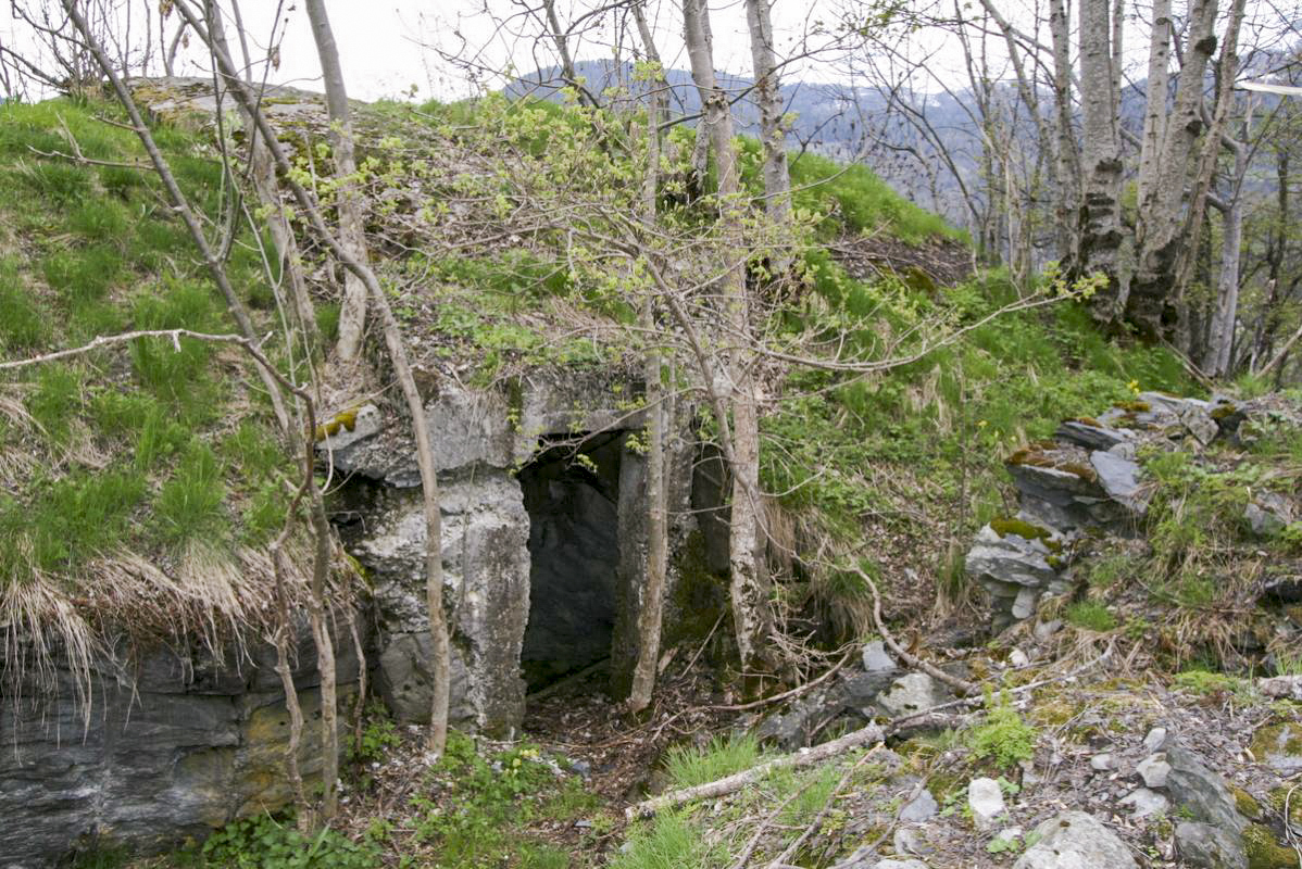 Ligne Maginot - PLANAY - (Blockhaus pour arme infanterie) - Vue arrière de l'ouvrage