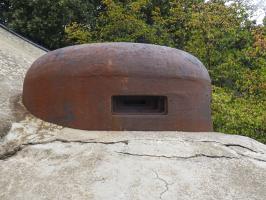 Ligne Maginot - MONT AGEL EST - (Observatoire d'artillerie) - La cloche VDP.
Photo prise lors d'une visite officielle en 09-2016