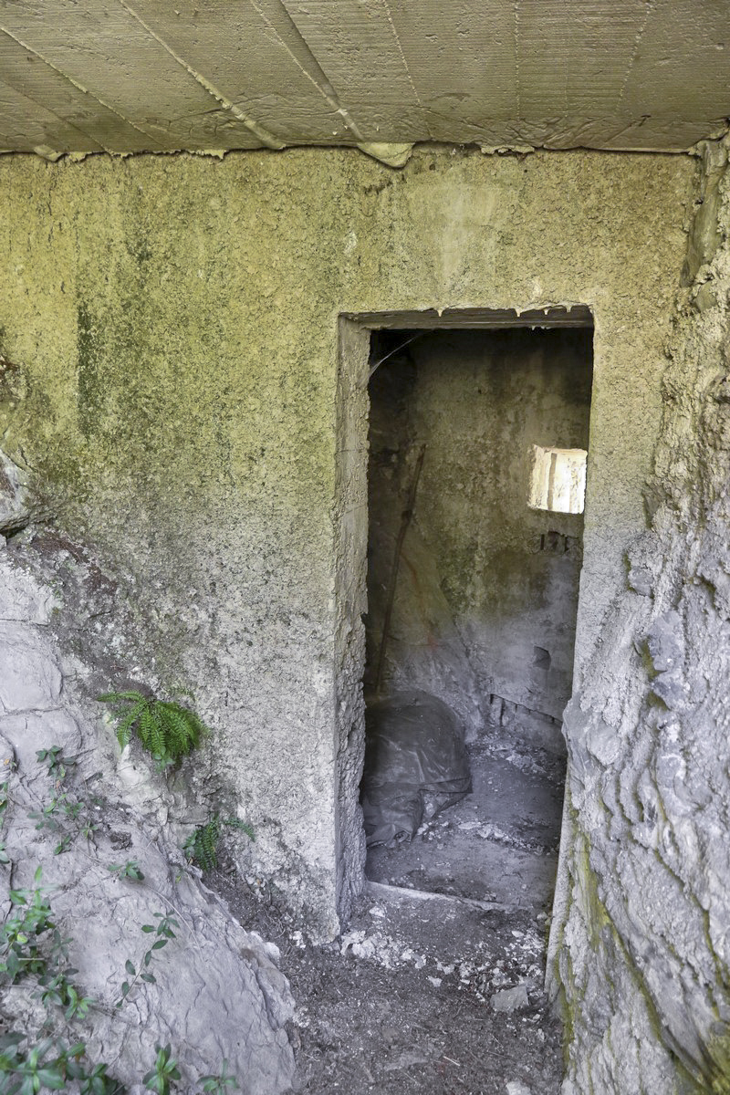 Ligne Maginot - LA PORTE 5 - (Blockhaus pour arme infanterie) - Petite avancée couverte avant l'entrée