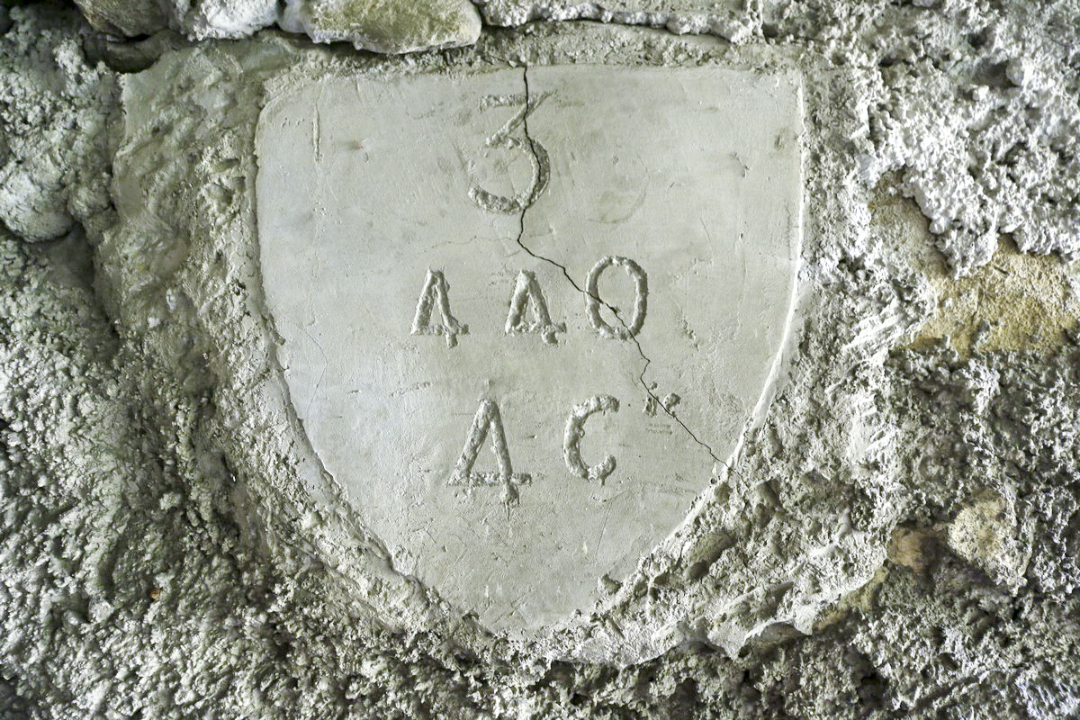 Ligne Maginot - LA PORTE 5 - (Blockhaus pour arme infanterie) - Dans l'avancée, le blason des constructeurs 440° Régiment de Pionniers 3° Bataillon 4° Compagnie