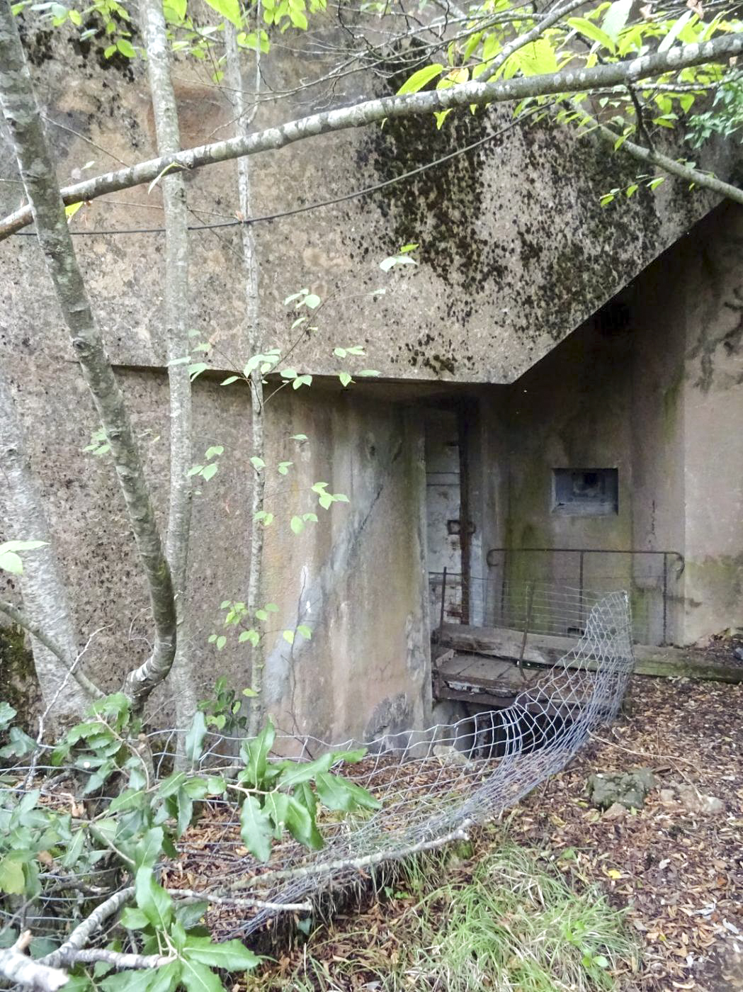 Ligne Maginot - MONT AGEL EST - (Observatoire d'artillerie) - L'entrée du bloc.
Photo prise lors d'une visite officielle en 09-2016