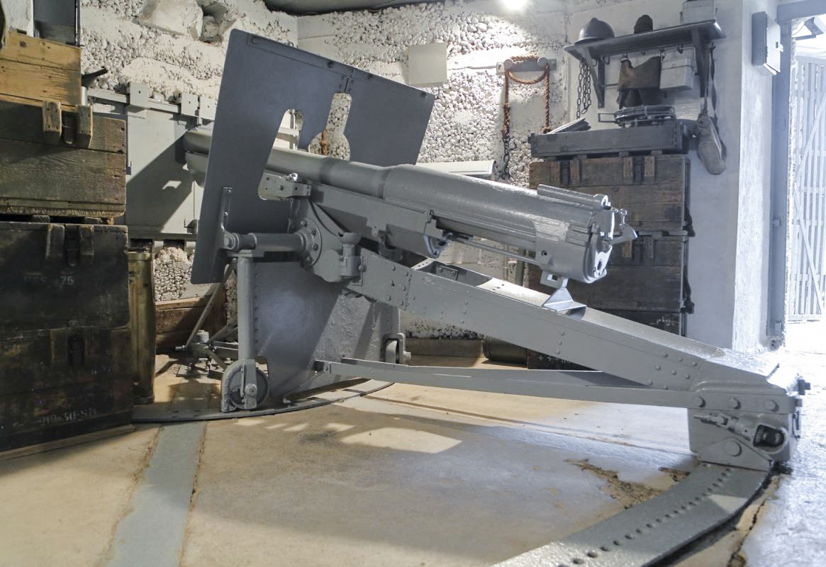 Ligne Maginot - Canon de 75 Mle 97 sur affut de casemate - Casemate d'artillerie de la Costaude à Barst.