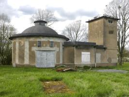 Ligne Maginot - KOENIGSMACKER (STATION DE POMPAGE) - (Divers) - A gauche local pompes, au centre le logement du gardien, a droite le transformateur electrique