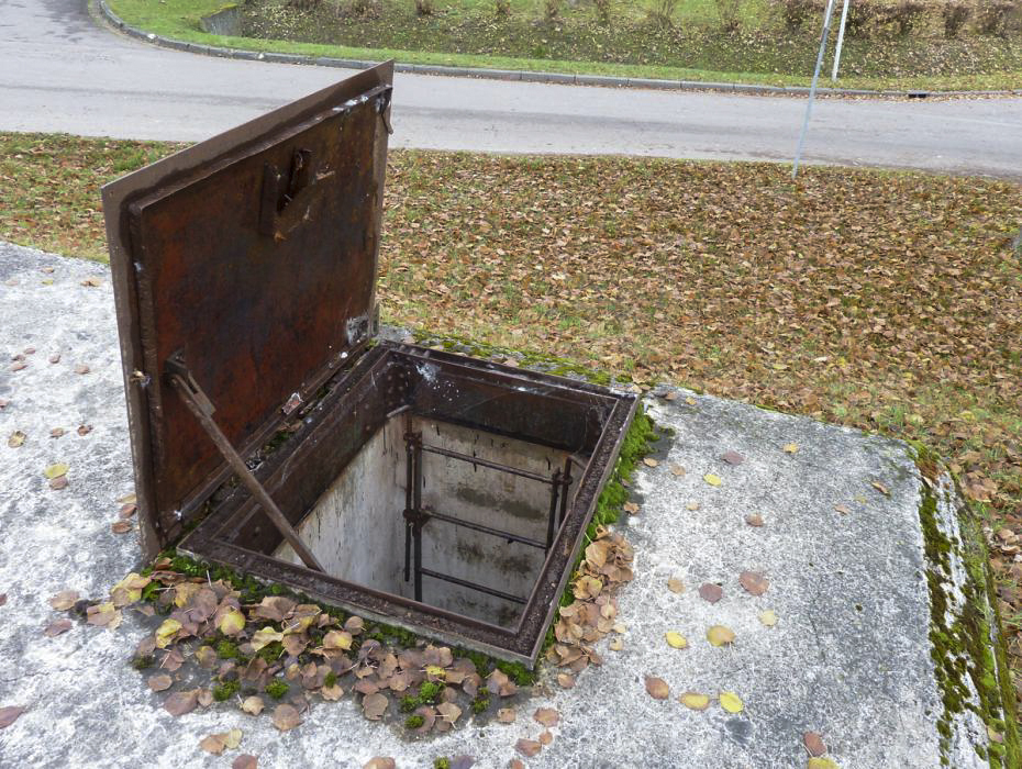 Ligne Maginot - 74T - BC23 - MANOM - (Chambre de coupure) - L'échelle d'accés est toujours en place avec ses deux mains courantes escamotables