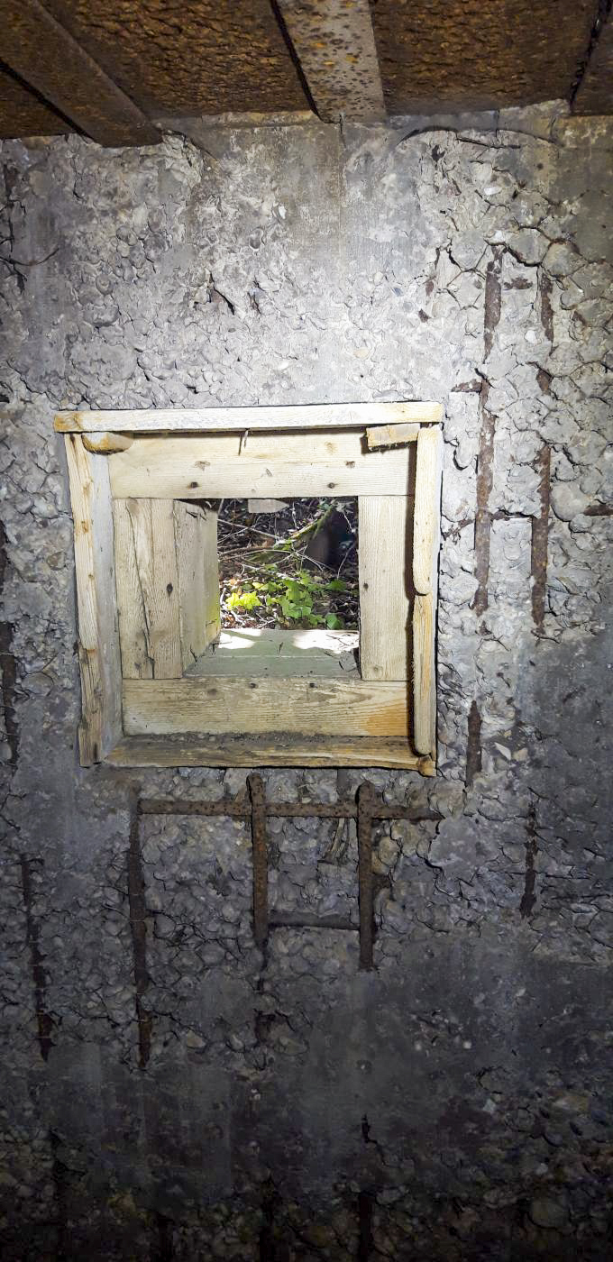 Ligne Maginot - AB359 - BAN SAINT JEAN NORD 2 - (Blockhaus pour arme infanterie) - Créneau de tir avec coffrage 