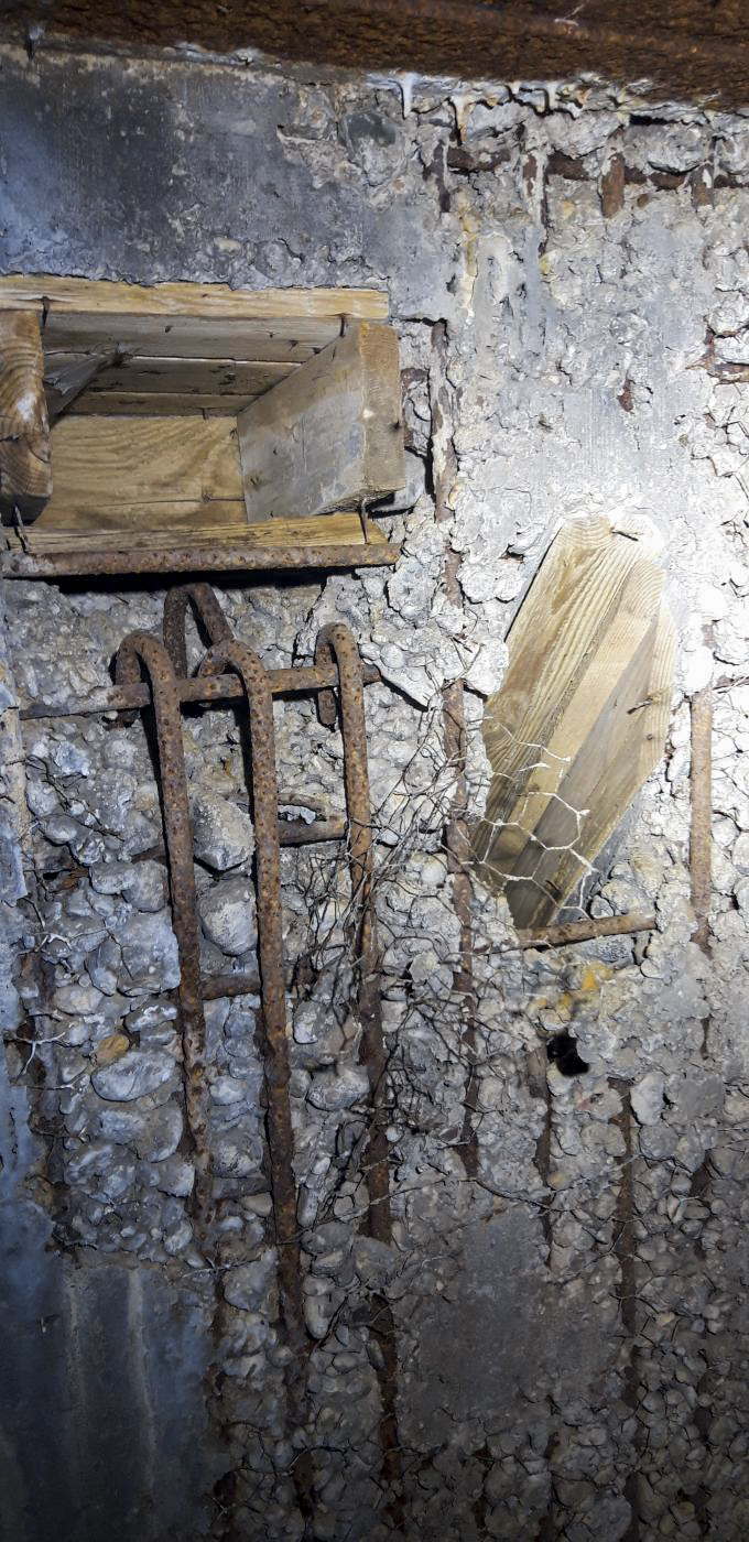 Ligne Maginot - AB359 - BAN SAINT JEAN NORD 2 - (Blockhaus pour arme infanterie) - Créneau de tir avec coffrage  