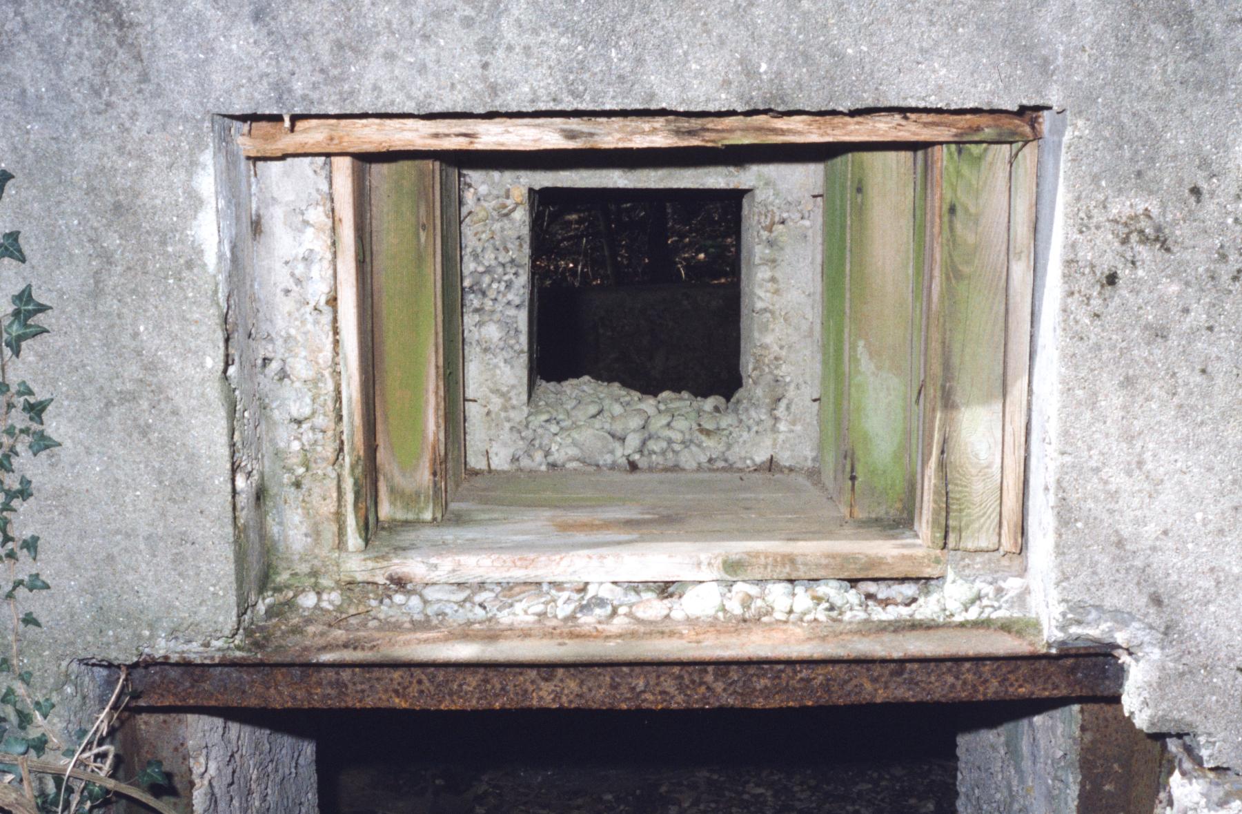 Ligne Maginot - AB329 - BAN SAINT JEAN NORD 1 - (Blockhaus pour canon) - Créneau en dessus de l'entrée