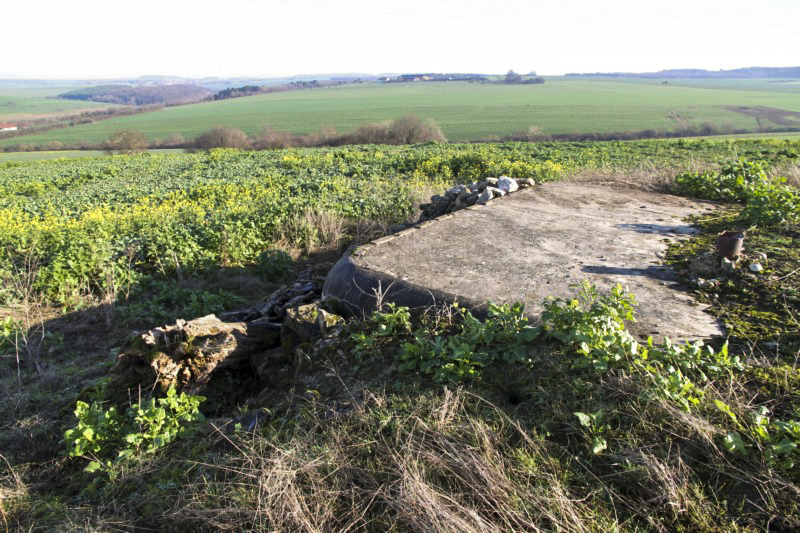 Ligne Maginot - COTE 334 OUEST - (Observatoire d'artillerie) - Etat en 2015.
Le propriétaire du champ s’est lâché......