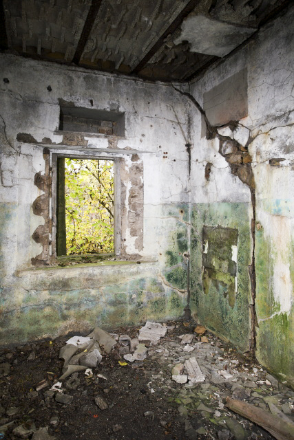 Ligne Maginot - FRECHING NORD (POSTE AVANCé GRM) - (Poste GRM - Maison Forte) - Les dommages causés au blockhaus se sont répercutés a l'intérieur de l'édifice.