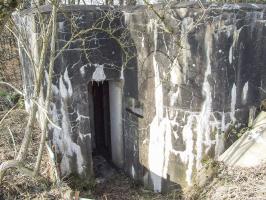 Ligne Maginot - WASENBERG 1 - (Blockhaus pour canon) - L'entrée avec son créneau de défense.