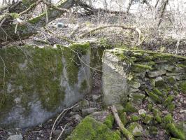 Ligne Maginot - VERTH - (Blockhaus pour canon) - Une tranchée d'accès au blockhaus bétonnée.