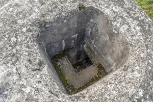 Ligne Maginot - ALGOLSHEIM - ABBATUCCI - (Blockhaus pour arme infanterie) - Puits de la tourelle de char Renault FT 
Le plancher et sa trappe d'accès