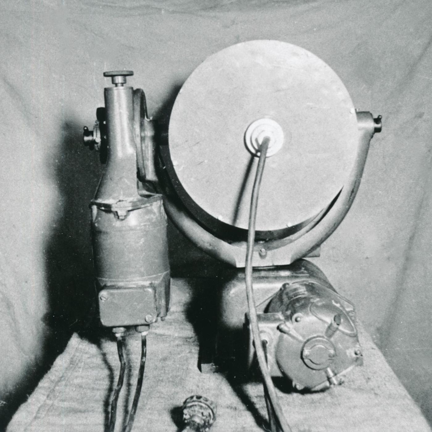 Ligne Maginot - Projecteur électrique pour  casemate d'infanterie EVE et NOIZET (EVE et NOIZET) - Ferme Chappy - Le projecteur sorti de son caisson blindé