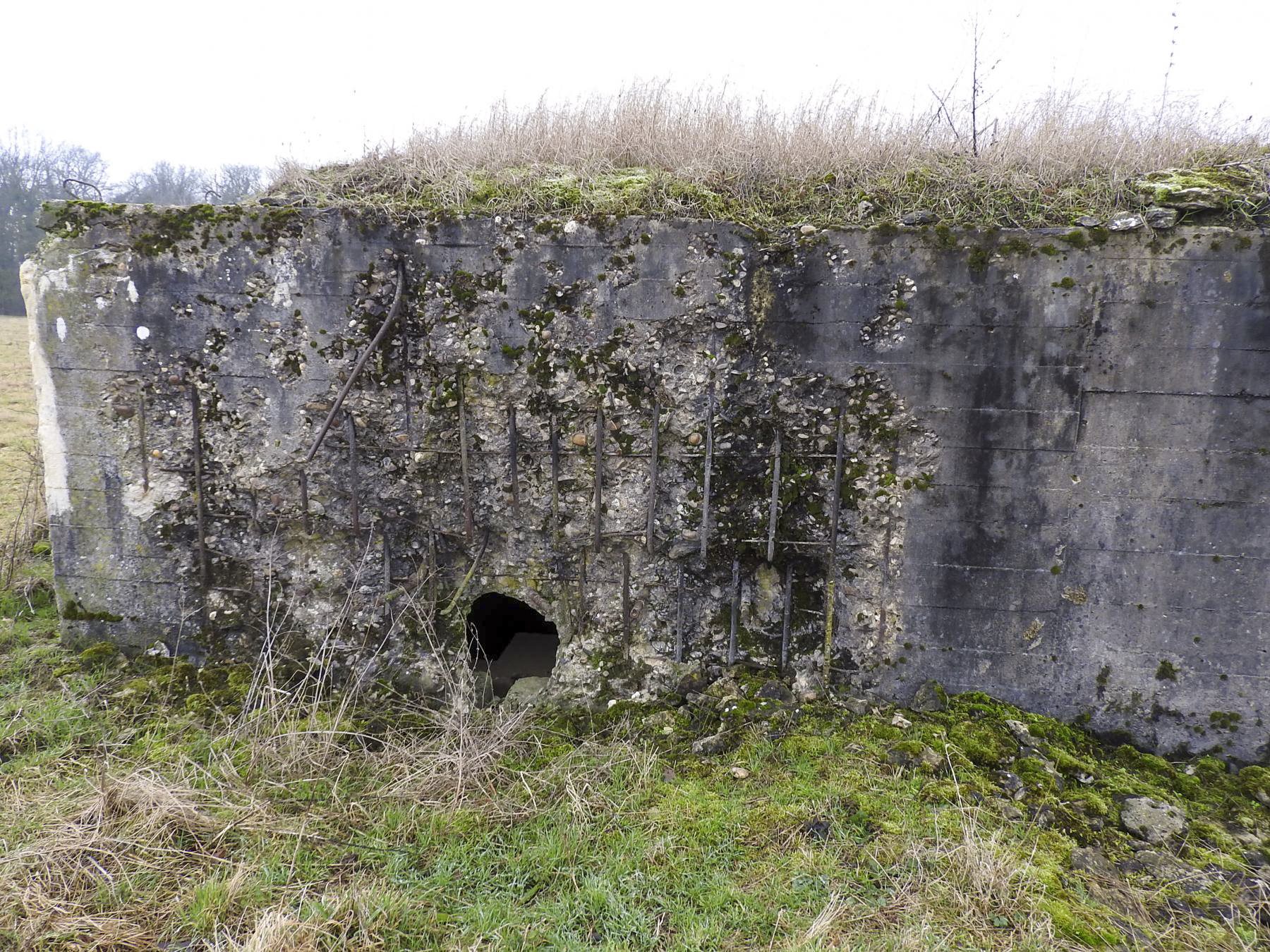 Ligne Maginot - BB21-C - KIRCHENCOUPE - (Blockhaus de type indéterminé) - Le créneau latéral frontal détruit.